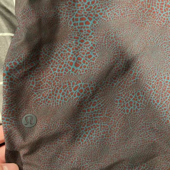 lululemon shorts size M - Picture 4 of 4